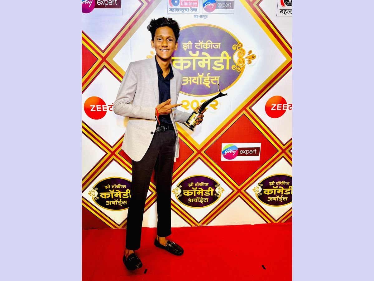 Maharashtra’s Comedy Sensation, Ritesh Kamble, Honored with Zee Talkies’ Most Viral Comedian Star Award